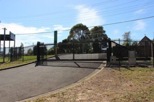 automatic cantilever gate